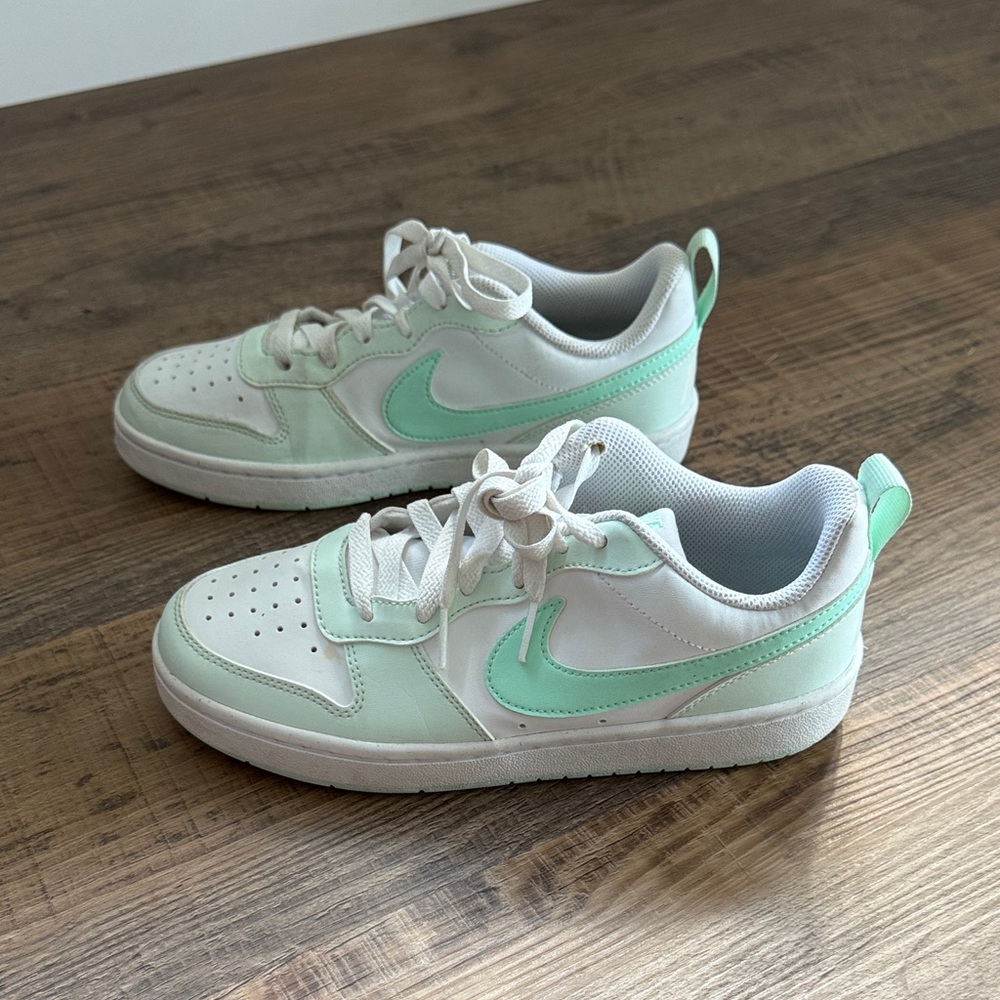 Nike Kids Low Sneakers in Mint and White Size 5 Big Kids - Picture 4 of 14
